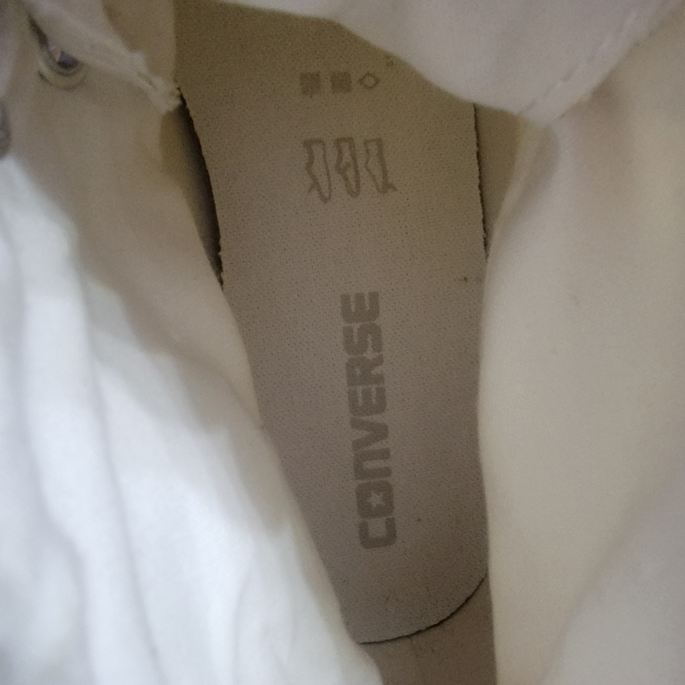 Converse Chuck Taylor's Allstars High sneaker.New in box, 8 women.Color: white - Picture 8 of 11